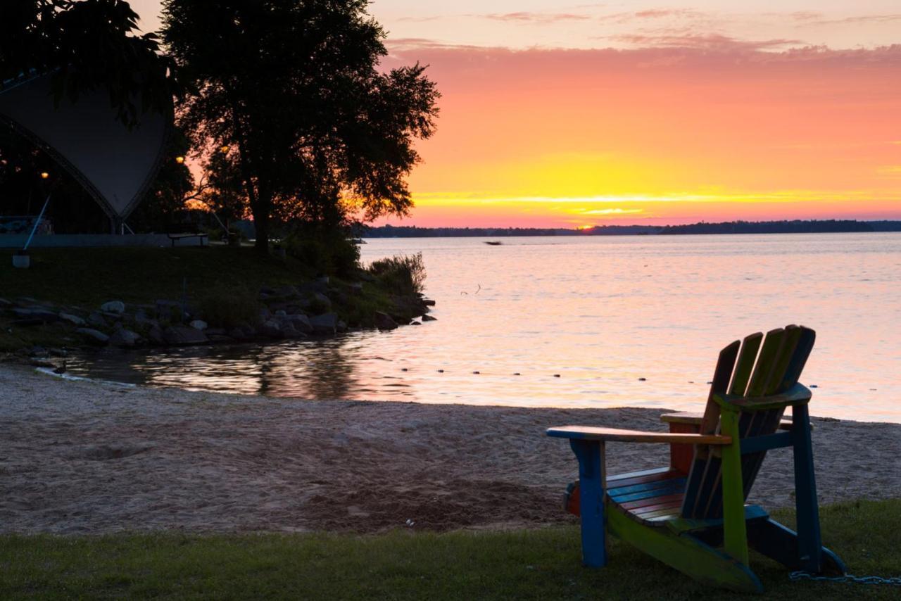 Ruby Manor Bed & Breakfast Gananoque Dış mekan fotoğraf