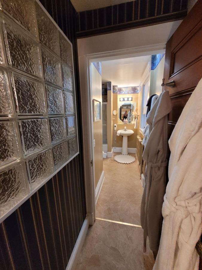 Ruby Manor Bed & Breakfast Gananoque Dış mekan fotoğraf