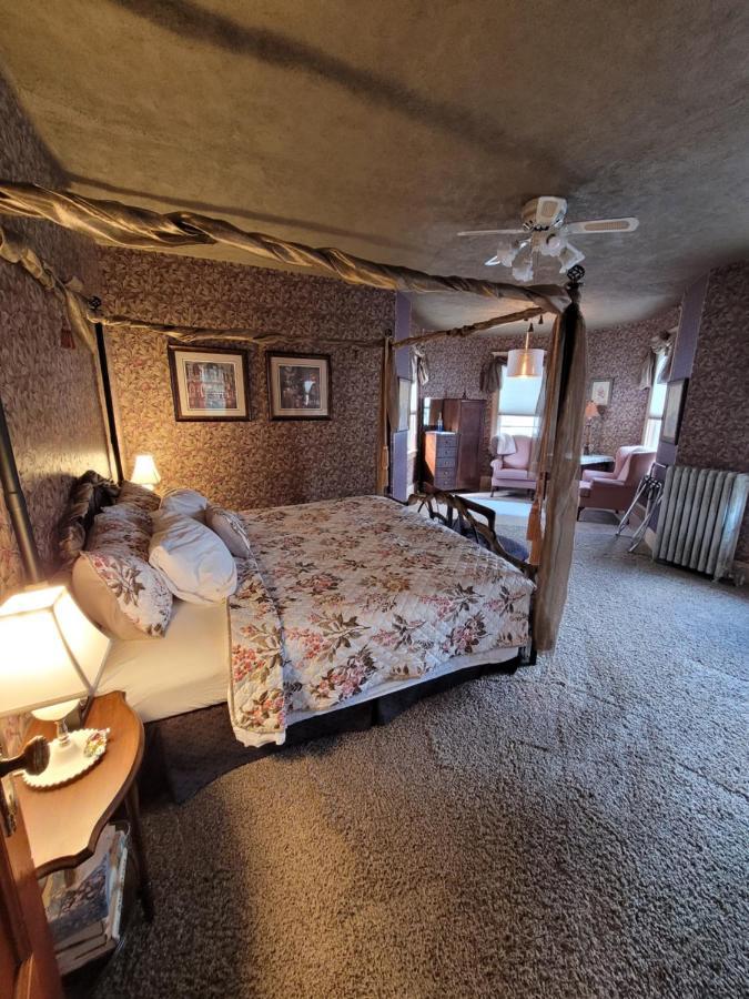Ruby Manor Bed & Breakfast Gananoque Dış mekan fotoğraf
