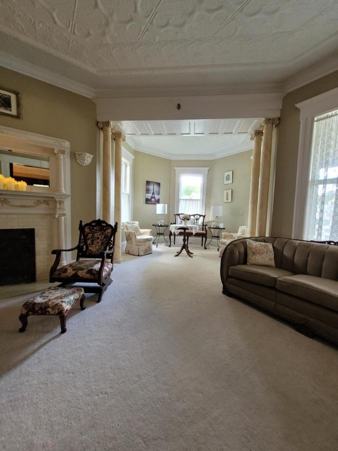 Ruby Manor Bed & Breakfast Gananoque Dış mekan fotoğraf
