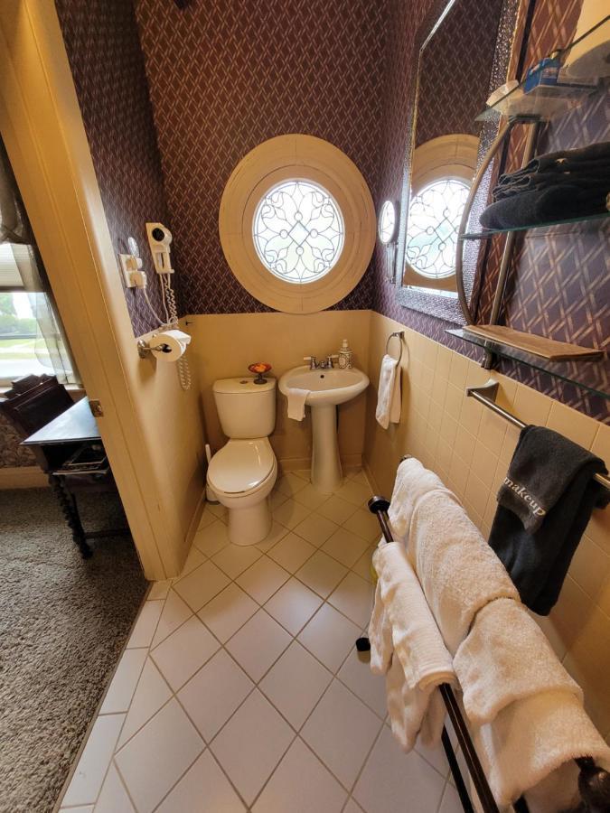 Ruby Manor Bed & Breakfast Gananoque Dış mekan fotoğraf