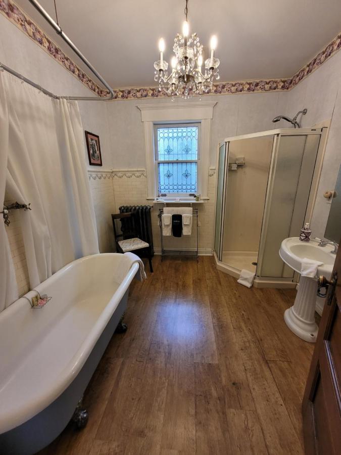 Ruby Manor Bed & Breakfast Gananoque Dış mekan fotoğraf