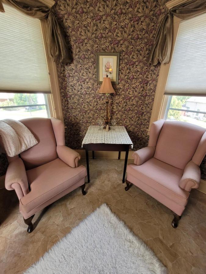 Ruby Manor Bed & Breakfast Gananoque Dış mekan fotoğraf