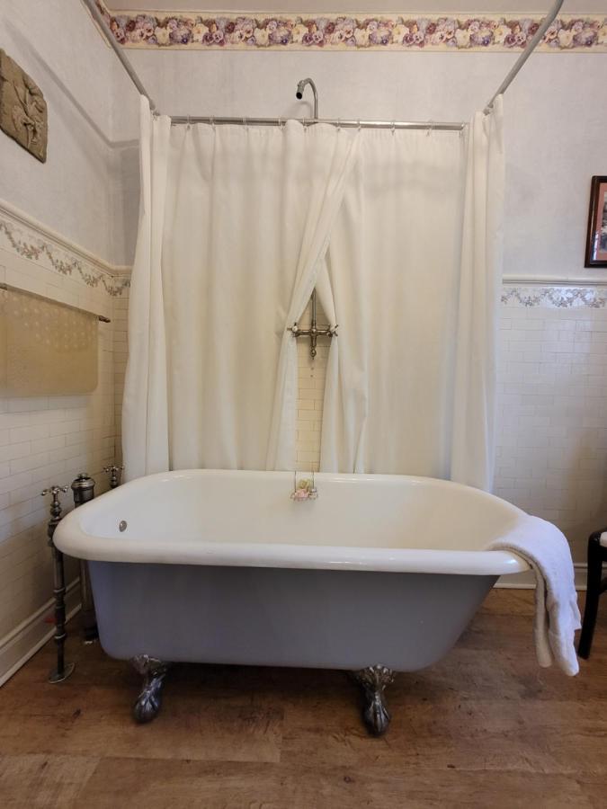 Ruby Manor Bed & Breakfast Gananoque Dış mekan fotoğraf