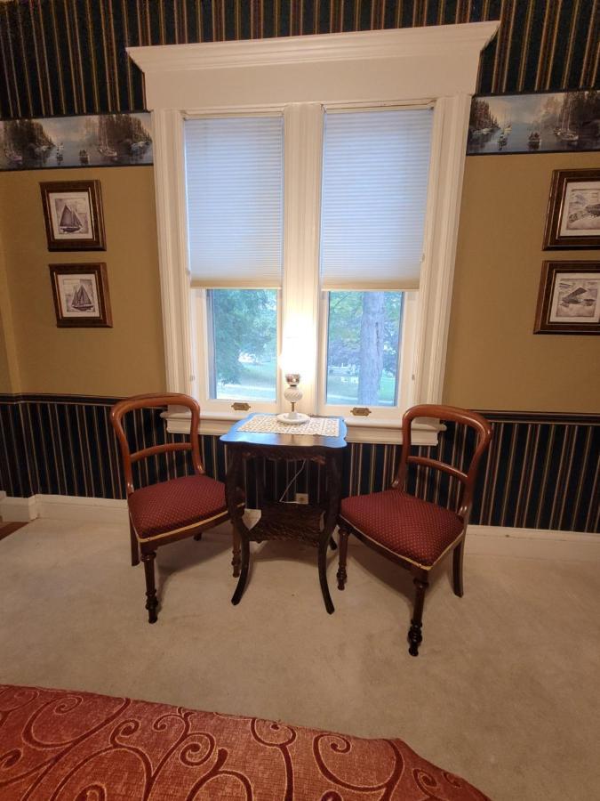 Ruby Manor Bed & Breakfast Gananoque Dış mekan fotoğraf