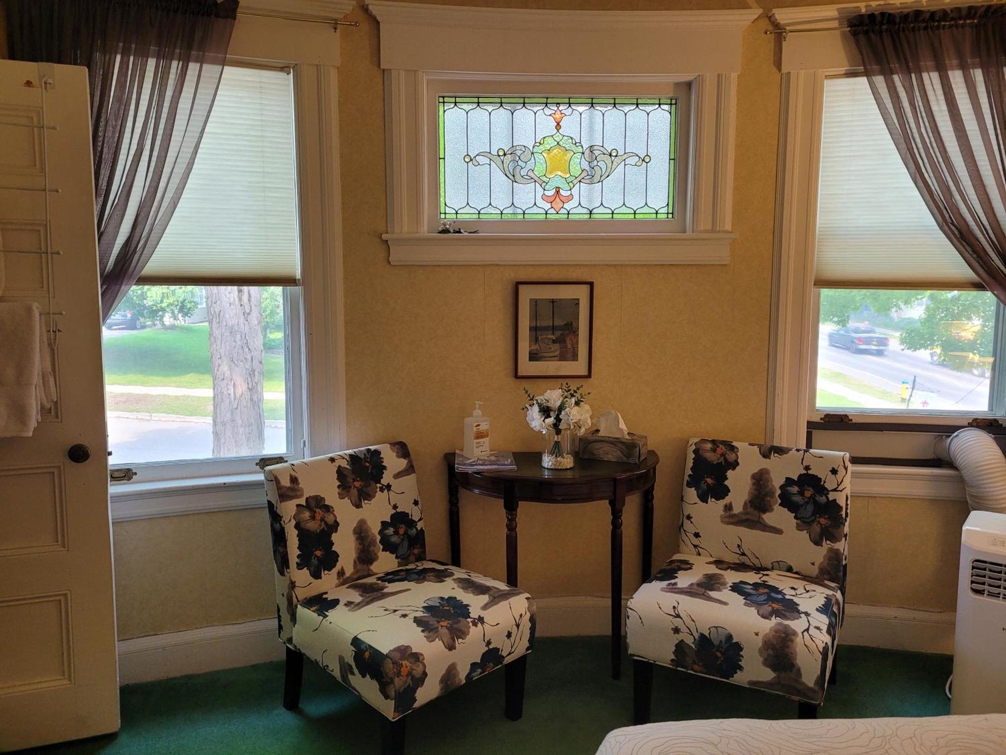 Ruby Manor Bed & Breakfast Gananoque Dış mekan fotoğraf