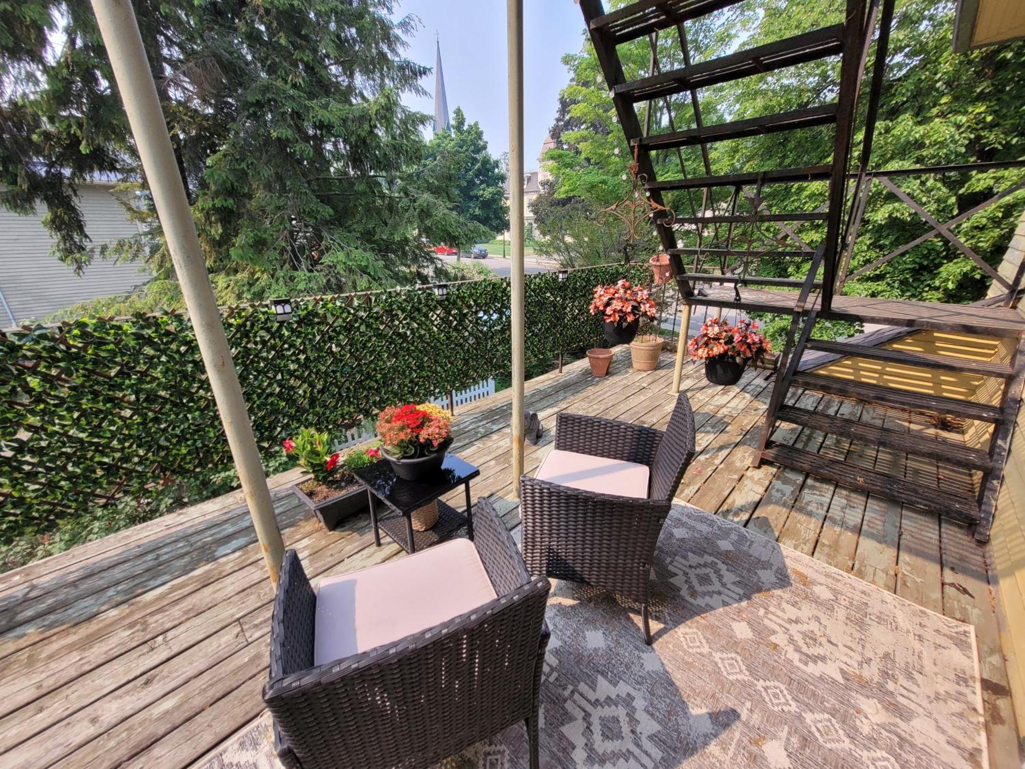Ruby Manor Bed & Breakfast Gananoque Dış mekan fotoğraf